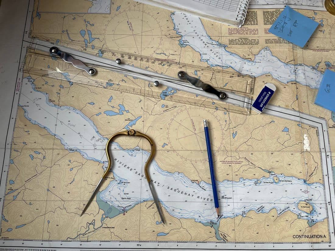 Carte marine et instruments de navigation